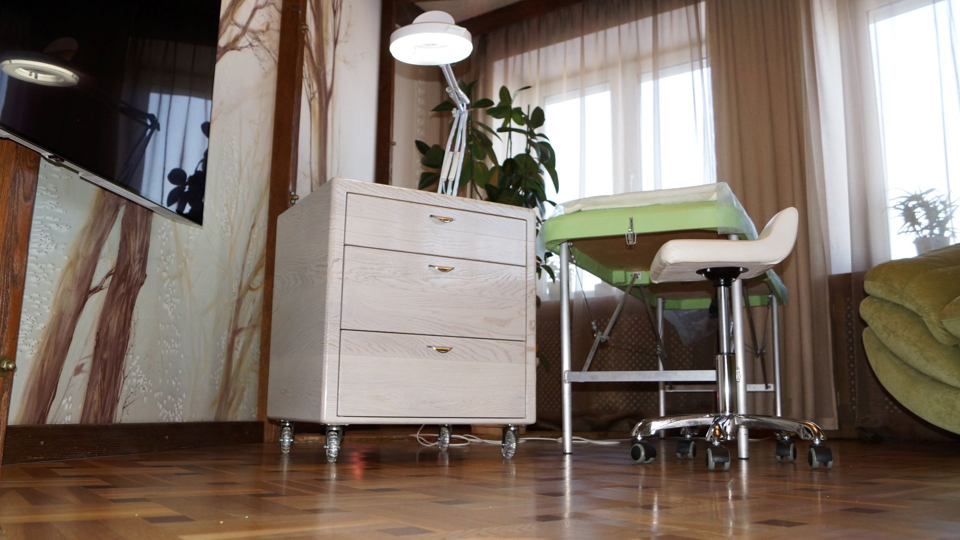 Как изготовить дубовую тумбочку для косметолога. смотреть онлайн