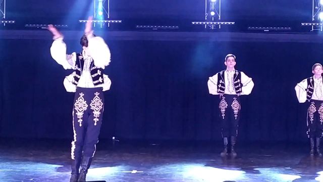 Венгерский танец. Исполняют исключительно парни. смотреть онлайн