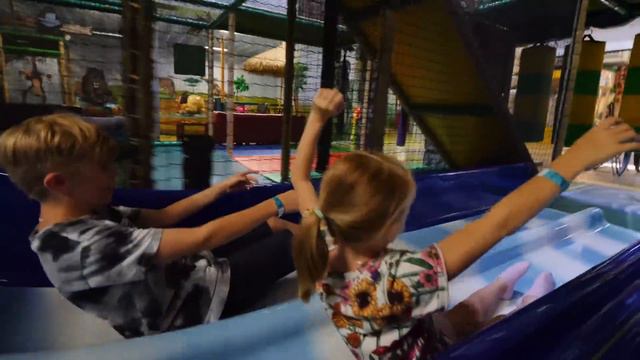 Fun for Kids at Børnenes Eventyrfabrik Indoor Playground смотреть онлайн