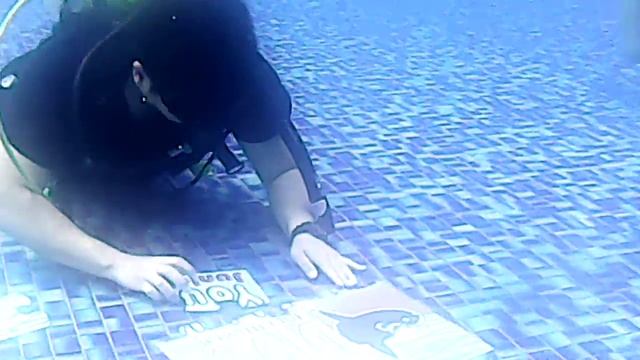 Doing Jigsaw Puzzle Underwater - Sunfish Dive Adventurer смотреть онлайн