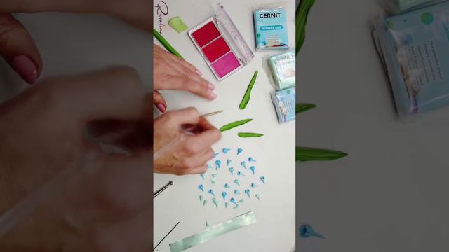 Брошь с мускари #cernit #diy #handmade #polymerclay #творчество смотреть онлайн