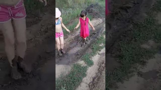 Хорошо с сестрой в деревне летом! смотреть онлайн