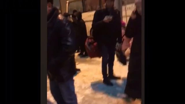 Пытайся сохранить счастье внутри себя, находить красоту вокруг себя и быть счастливым. 🥀 смотреть онлайн