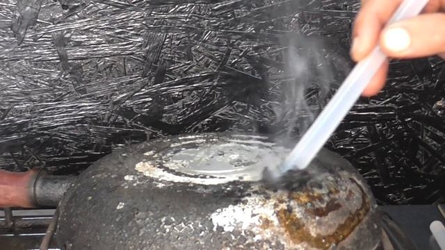 Как отчистить СКОВОРОДКУ термоклеем. смотреть онлайн