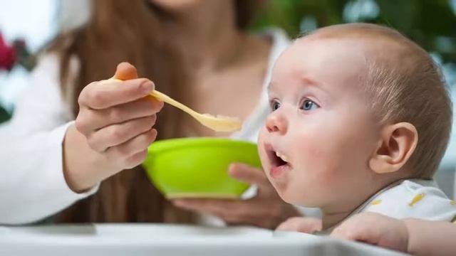 ПРИКОРМ РЕБЕНКА В 6 МЕСЯЦЕВ | Схема введения прикорма смотреть онлайн