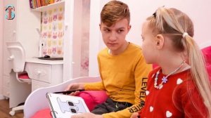 Алфавит ЛОР в реальной жизни ? Эмма принесла НАСТОЯЩИЙ Alphabet Lore