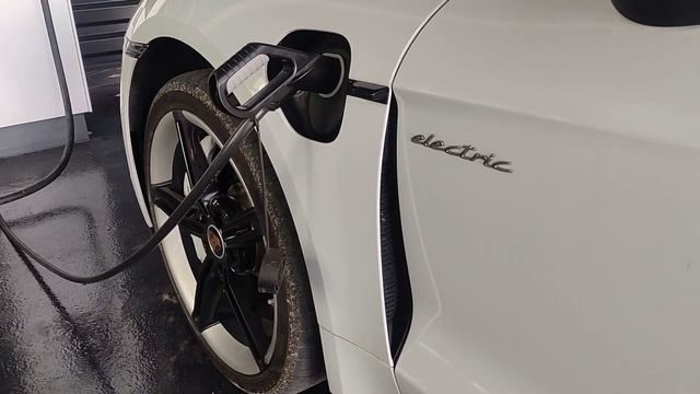 Porsche Taycan Turbo : la sportive électrique de luxe ! Bien mieux que Tesla ? смотреть онлайн