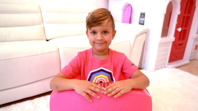 Roma and Diana - Funny stories about toys смотреть онлайн