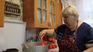 Оказалось много огурчиков? Лёгкий и быстрый салат из огурцов который мы любим.