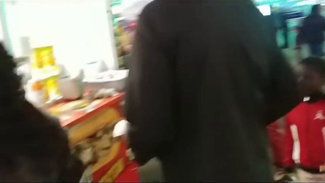 США. Атракционы в маленьком городе ночью. смотреть онлайн