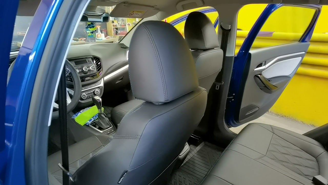 Чехлы для Lada Vesta с ромбами и синей строчкой смотреть онлайн