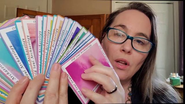 Comparing Old Soul Oracle with other Oracle Decks смотреть онлайн