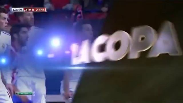 Роналду сбивает игрока Атлетико.. смотреть онлайн