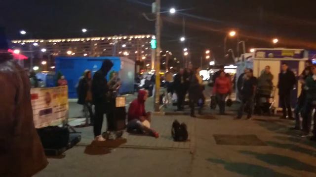 Уличные музыкатны красиво играют, москва смотреть онлайн