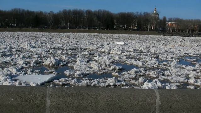 Ледоход на Волге. Тверь. 16.04.2013 смотреть онлайн