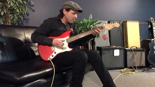 Squier by Fender Cyclone смотреть онлайн
