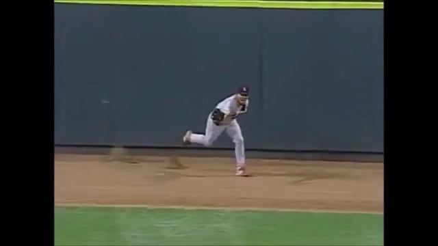MLB Great Catches From 1980s - Early 2000s смотреть онлайн