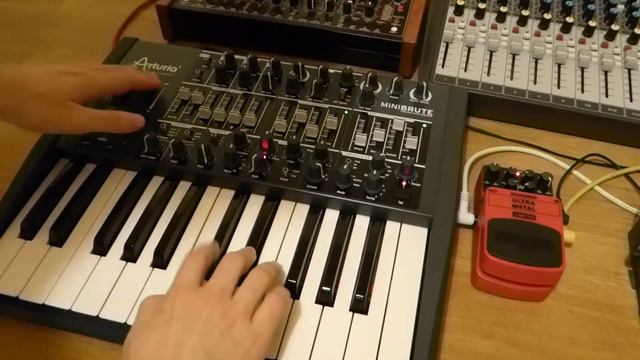 Arturia Minibrute & Behringer UM100 Ultra Metal смотреть онлайн