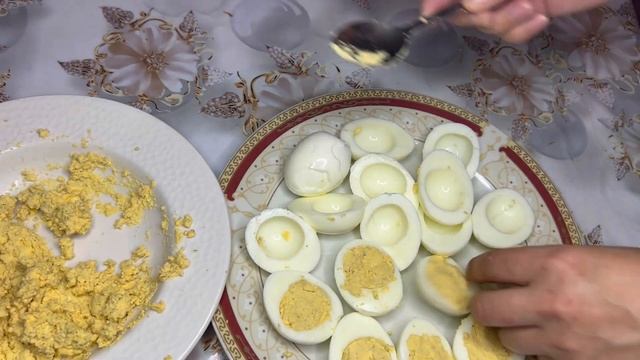 Салат СУГРОБЫ! Соседка научила меня готовить этот салат. Өте тойымды салат! смотреть онлайн