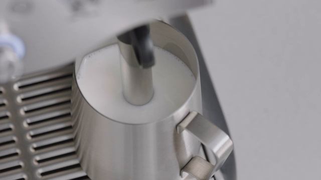 The Oracle® | An easy way of making smooth, velvety microfoam milk | Breville USA смотреть онлайн