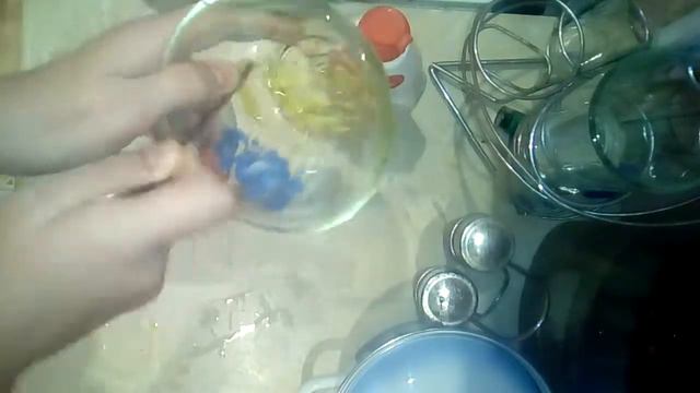 Лизун из соли и средства для мытья посуды