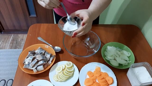 Селедка ПО-ГОЛЛАНДСКИ. Европейский рецепт селедки. Как вкусно засолить сельдь дома. Сухой посол. смотреть онлайн