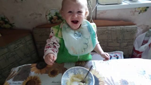 Как учить ребенка кушать самостоятельно ?