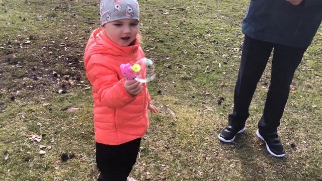 Ariella ? Bubble Gun Kitten. Ариэлла и Пистолет ? пускатель мыльных пузырей смотреть онлайн