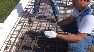 Межэтажное перекрытие. Армирование монолитного перекрытия. Вязка арматуры. Дом из газобетона.