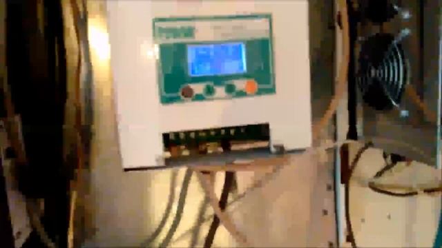 Новый PowMr ограничивает напряжение на СП