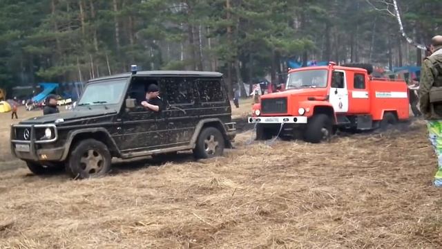Russian in Mercedes VS FIRE TRUCK смотреть онлайн