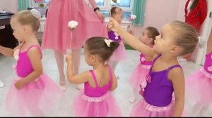 Прямое включение: показываем, как учат танцевать маленьких балерин