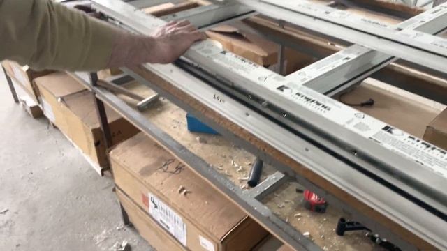 Сборка оконной фурнитуры UPT смотреть онлайн