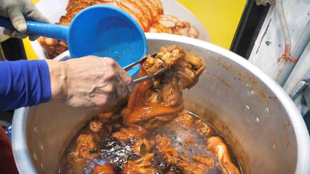 “순대와 돼지 국밥, 족발까지 한번에 맛 볼수 있는” 유명한 국밥, 족발 맛집 korean food pig feet (jokbal) korean street food смотреть онлайн
