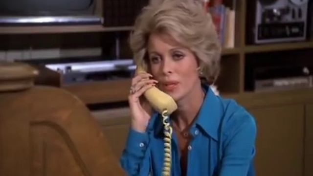 1978 Beautiful Long Nails And A Little Dancing Ladies In Stockings