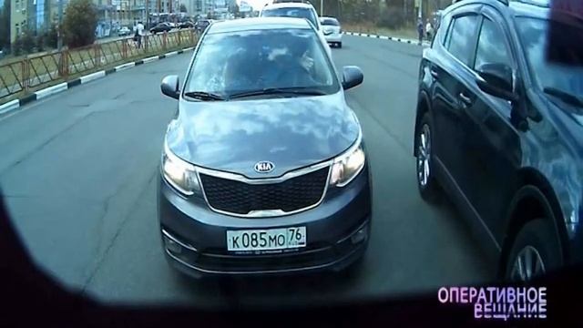 Женщина на черном внедорожнике объехала ряд по встречке: водители возмущены смотреть онлайн