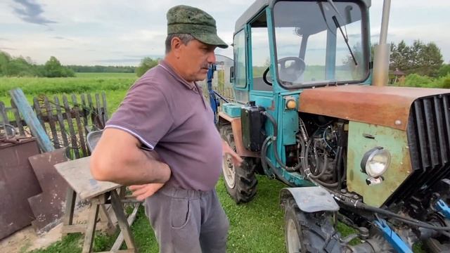 Первый ПОКОС на РЕСТАЙЛИНГОВОМ тракторе. Внутреннее устройство роторной косы. смотреть онлайн