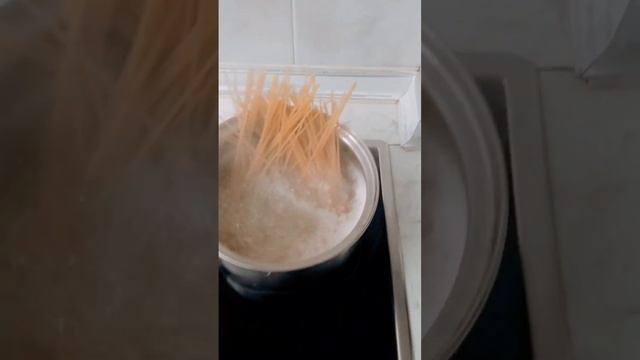 Быстрый ужин за 20 минут. Паста с сыром и черри в духовке. смотреть онлайн