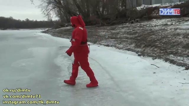 КАК СПАСАЮТ ПРОВАЛИВШИХСЯ ПОД ЛЕД? МЧС РОССИИ НАПОМИНАЕТ! смотреть онлайн