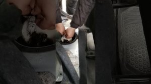 Часть. 1.Замена топливного фильтра Nissan Avenir W11
