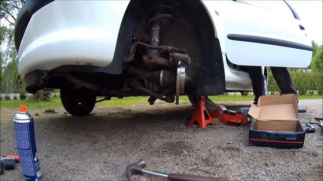Peugeot 206 - How To Change Front Brake Discs And Pads смотреть онлайн