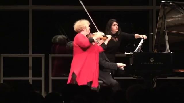 Dora Schwarzberg plays with Pavel Gililov- Kreisler Marche Miniature Viennoise смотреть онлайн