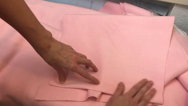 Как выкроить подкладку к пальто-трансформеру смотреть онлайн