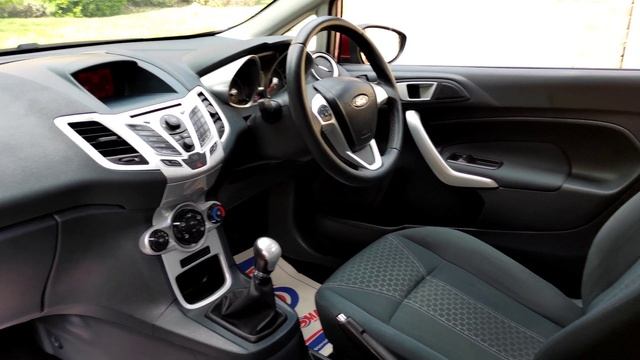2012 Ford Fiesta 1.4 Zetec Manual Petrol смотреть онлайн