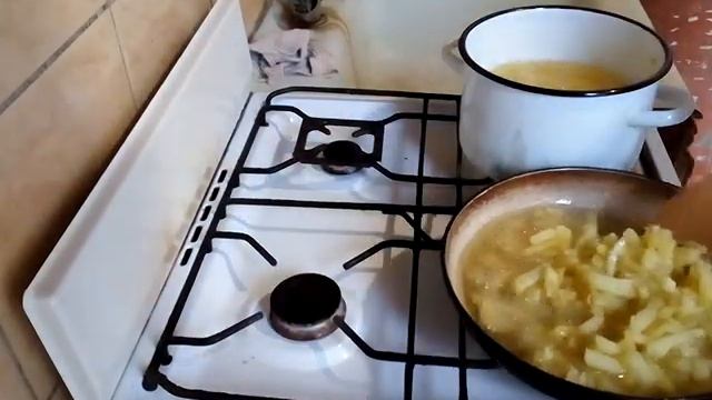 [Внс 54] Продолжаю жарить замороженный чищенный картофель фри а он сварился в подсолнечной олии смотреть онлайн