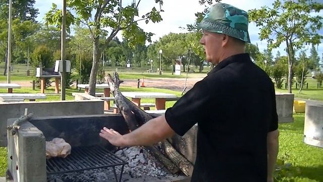 КУРИЦА запеченная НА УГЛЯХ с чимичури и лимоном. КУРИЦА на МАНГАЛЕ. Leonid Timo смотреть онлайн