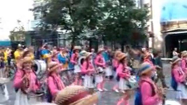 Киевские барабанщицы перед матчем Швеция-Англия, Евро2012 смотреть онлайн