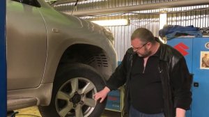 Toyota Land Cruiser 200 - Почему машину ведет  в сторону?