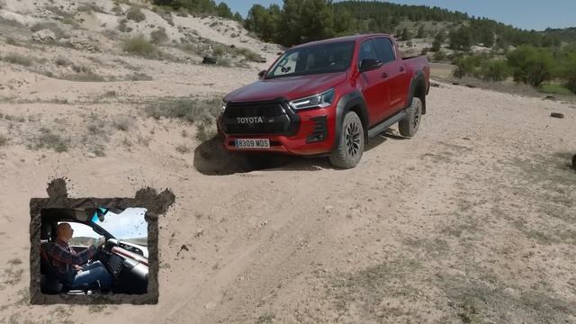 Comparativa 4x4 ¡al límite!: SsangYong Musso vs Toyota Hilux | Prueba off road | Diariomotor смотреть онлайн