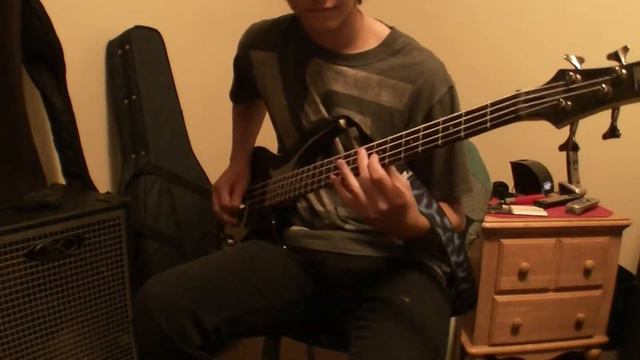 Green Day- Longview bass cover смотреть онлайн
